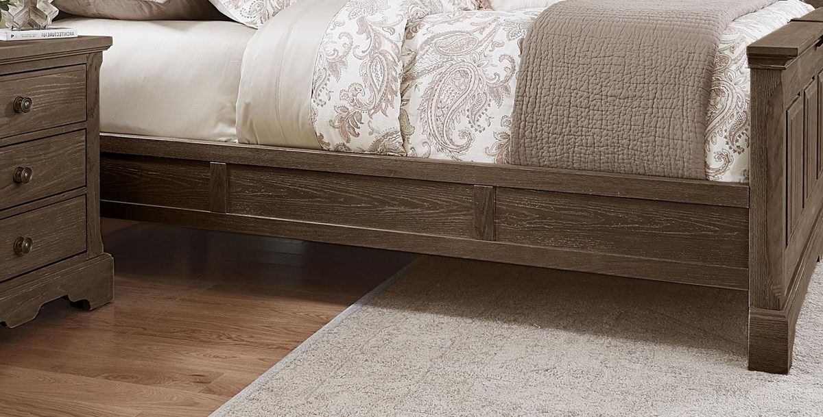 Vaughan-Bassett Heritage King Mansion with Decorative Rails Bed in Cobblestone Oak